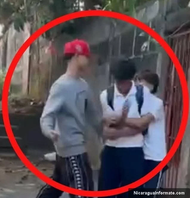 Madre entrega a su hijo a la policía tras agresión en Villa Libertad